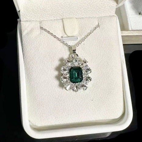 Emerald Glow Halo Necklace